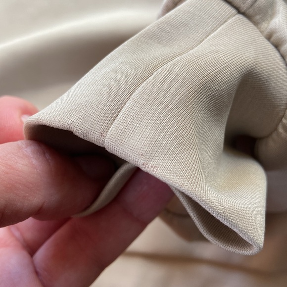 Lululemon Softstreme Crop Sweatshirt Tan M/L - Picture 7 of 12